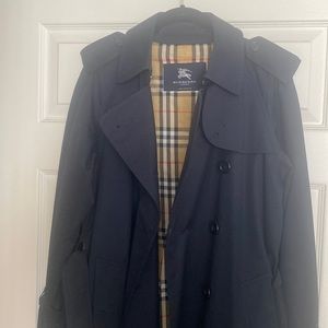 Burberry raincoat - mid-length - as new
